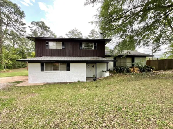 202 Circle Dr, Pineville, LA 71360