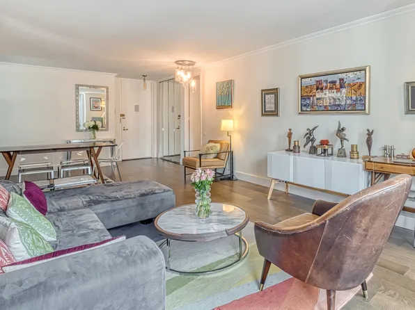 255 East 49th Street image 1 of 13