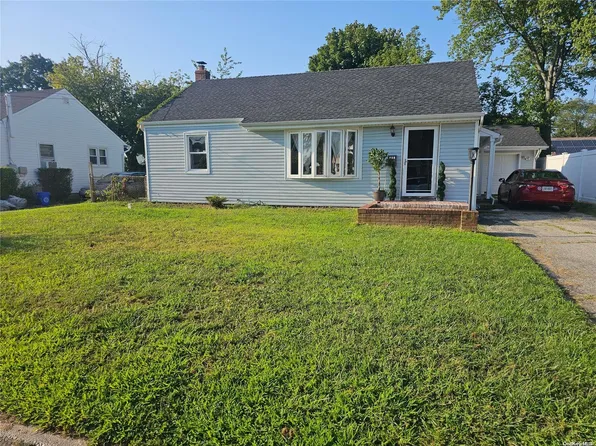 107 E Booker Avenue, Wyandanch, NY 11798