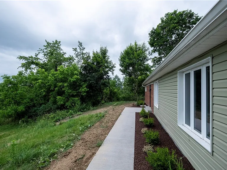 1165 Kings Ln — Photo 30
