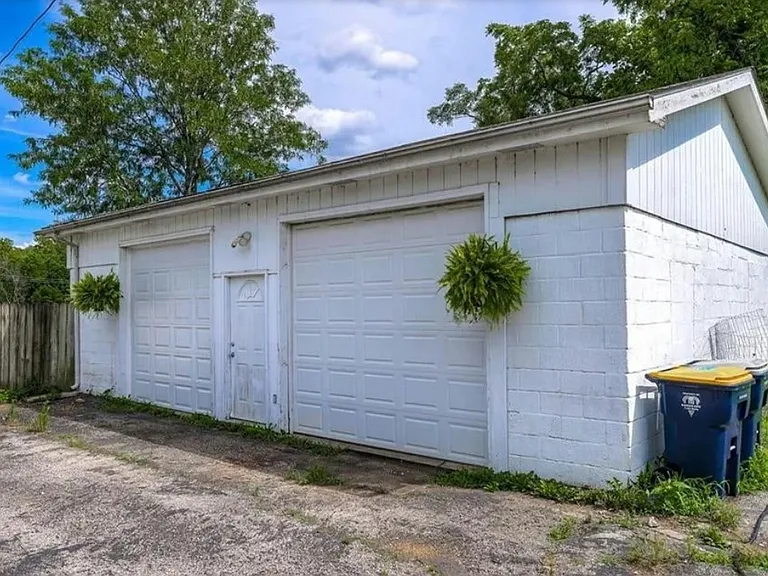 929 E Blue Ridge Blvd — Photo 10