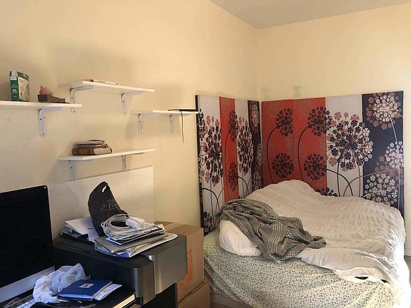 4th image of 3016 42nd St APT 3R