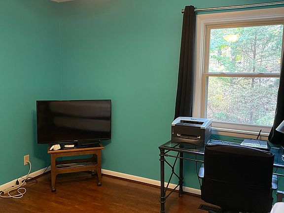 Downstairs bedroom - primary bedroom or functional as an office