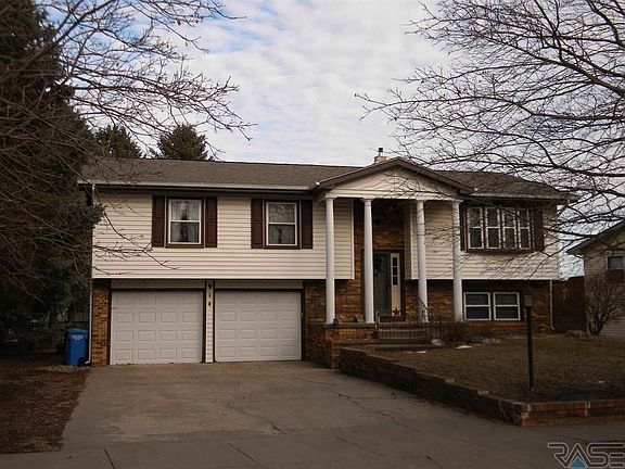 3rd image of 914 N Maplewood Dr