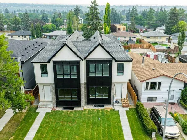 8310 W 34th Ave NW, Calgary, AB T3B 1R2