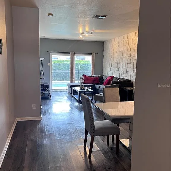 8121 Fan Palm Way — Photo 18
