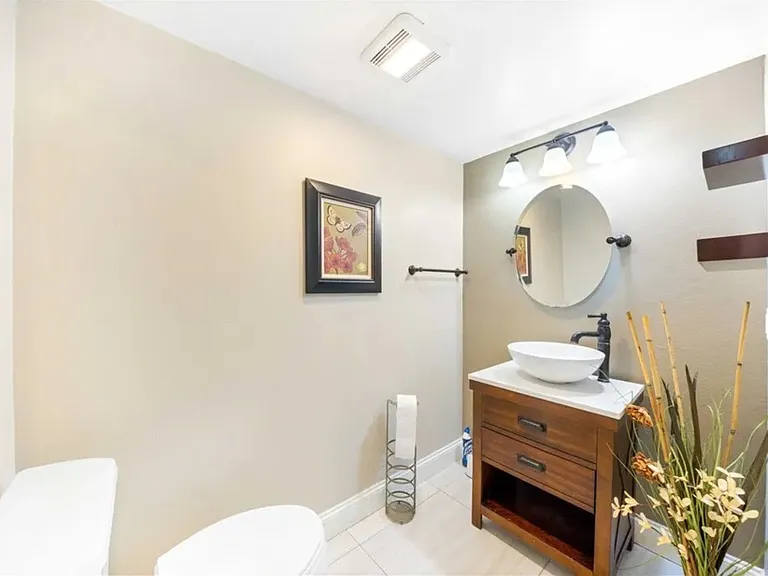 5075 Calypso Ct — Photo 8