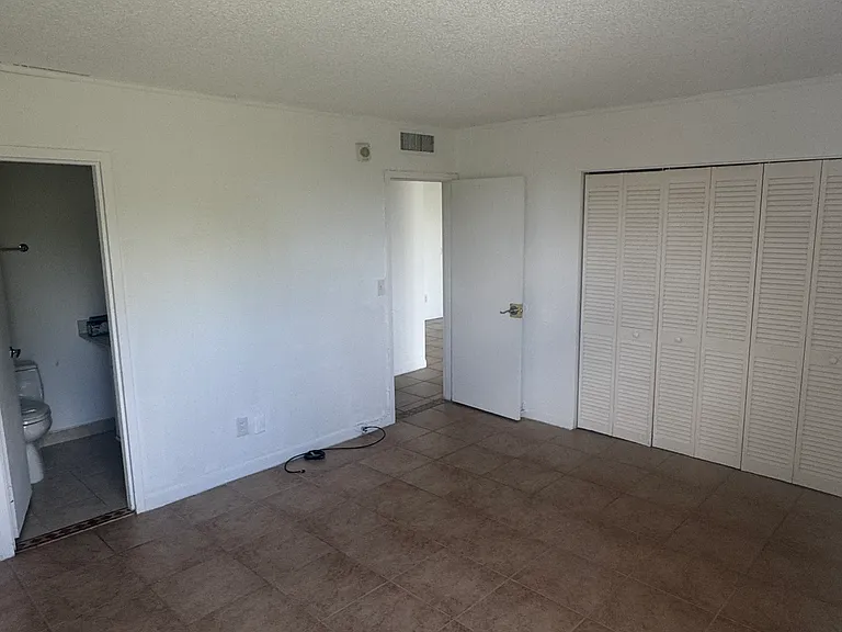 2020 NE 135th St #310 — Photo 8