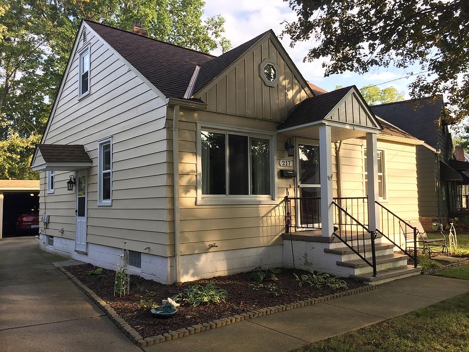 1st image of 217 Fournier St