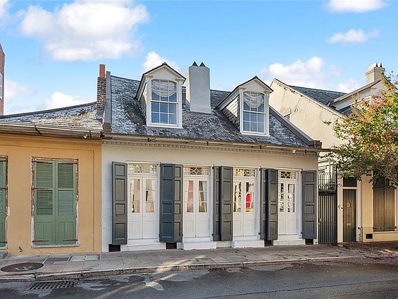 2nd image of 1118 Burgundy St