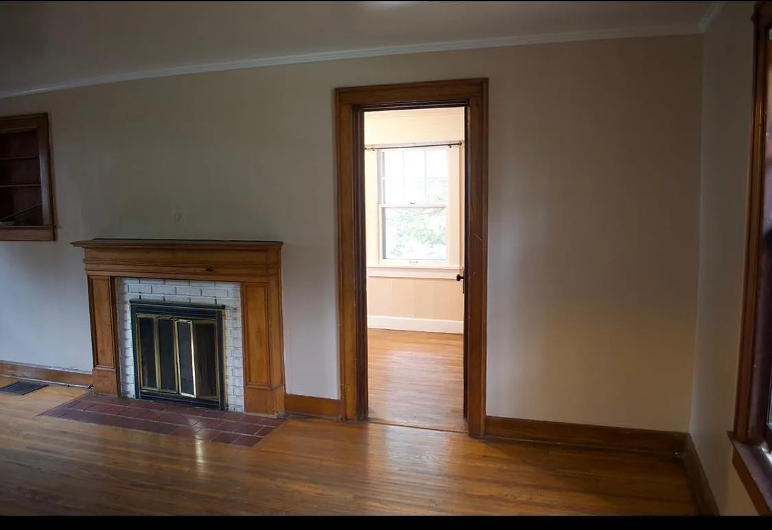 5 bed, 2.5 bath, 2074 sqft, $4,500 — Photo 3