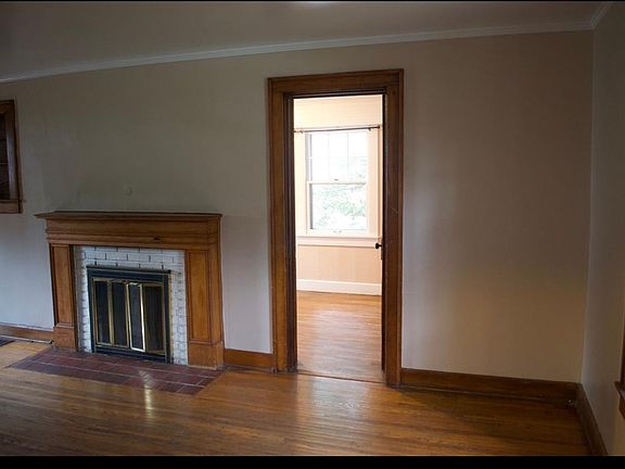 3rd image of 1017 E 1st St