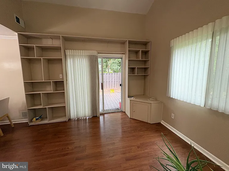 224 Willow Ter — Photo 13