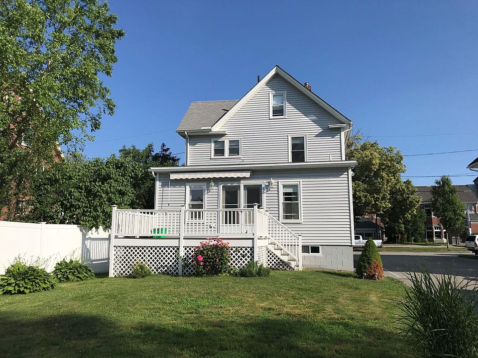 Entrance and outside deck