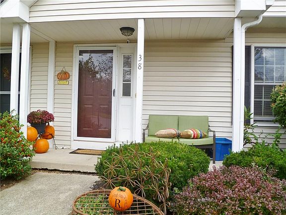 2nd image of 38 Old Meadow Ct