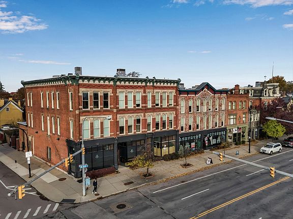 2nd image of 846 Main St #1C