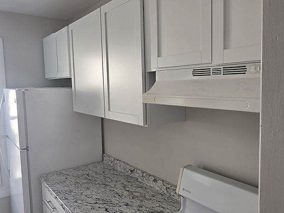 5th image of 736 Savin Ave #2R