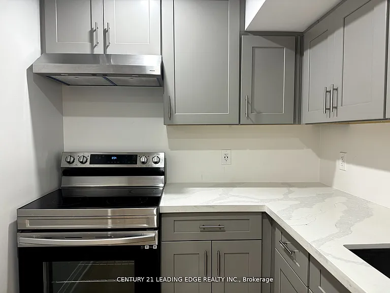 149 Hurst Dr #LOWER — Photo 5