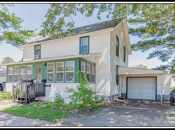 413 E Pine St, New London, WI 54961