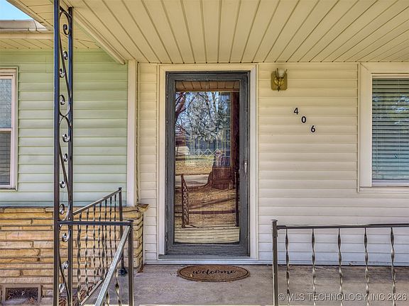 4th image of 406 S 1st Pl