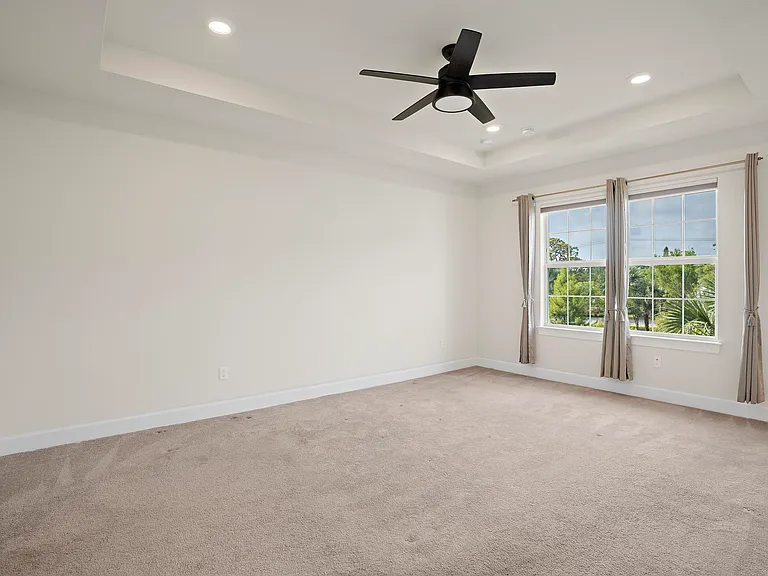 1866 SE Tarni Way — Photo 22