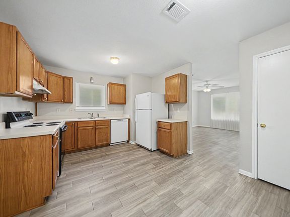 3rd image of 2813 Cantabrian Dr APT D
