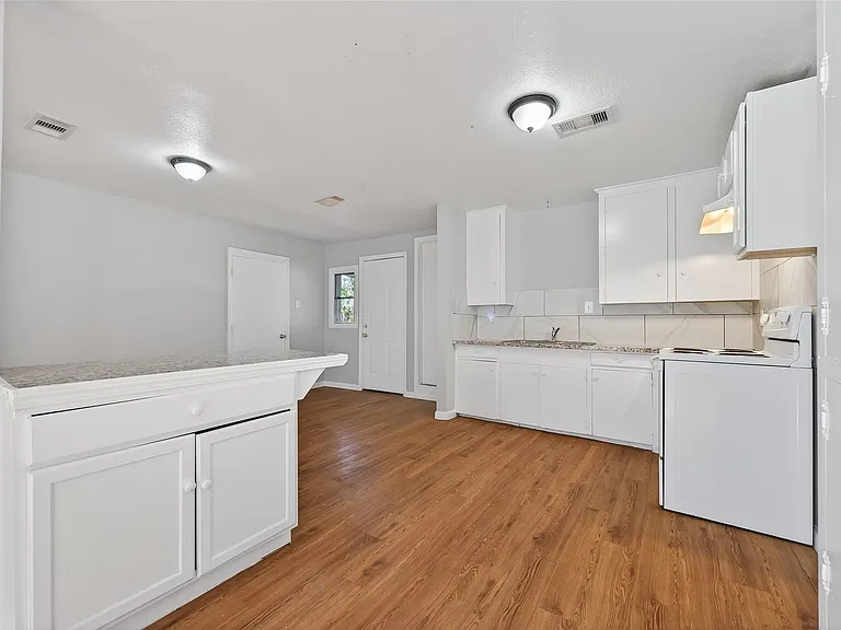 6127 Beldart St — Photo 7