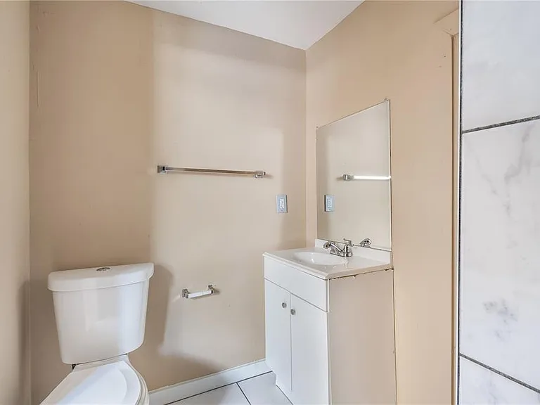 418 E Amelia Ave #G — Photo 15