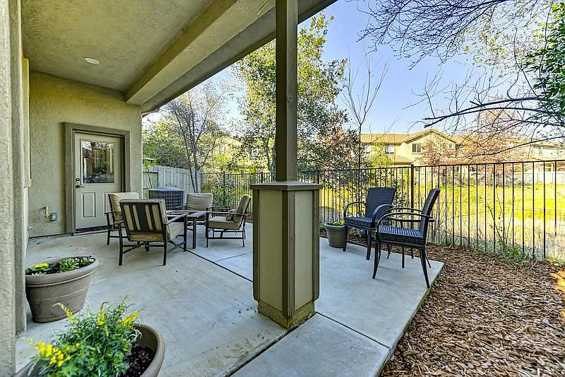 Penryn Townhome — Photo 3