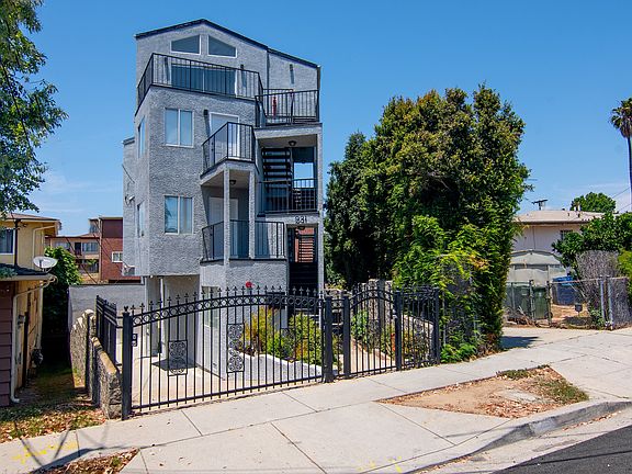 2nd image of 231 E Hyde Park Blvd APT 3