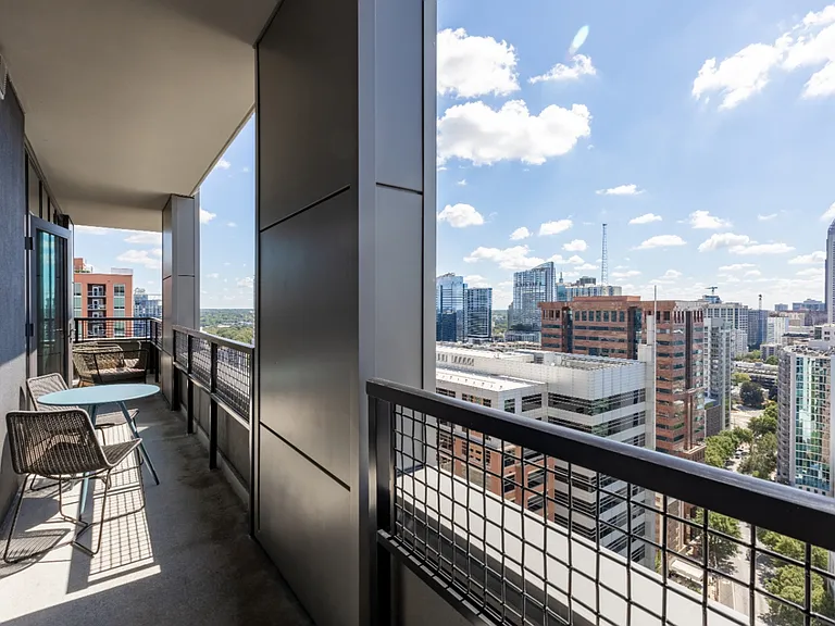 Momentum Midtown — Photo 17