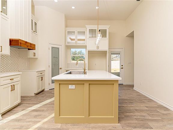 4th image of 5319 Shalom Dr