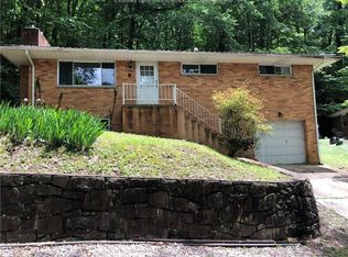 1812 Pine Manor Rd, Charleston, WV 25311