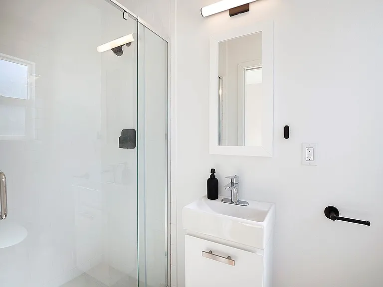8th Street Studios Near Downtown Los Angeles Move-In Special — Photo 50