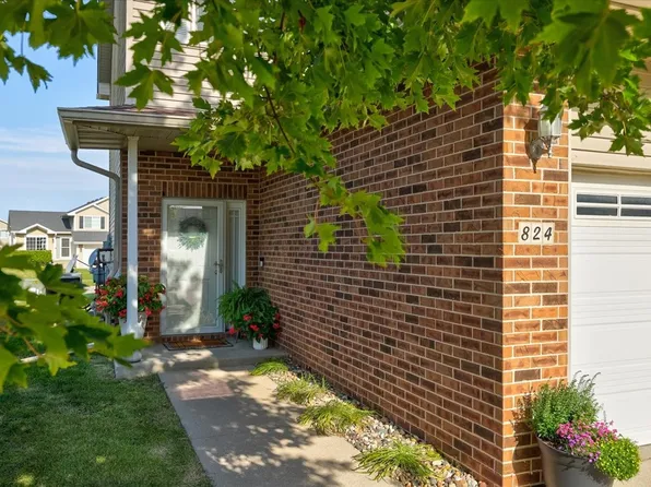 824 SE Crossings Ln, Grimes, IA 50111