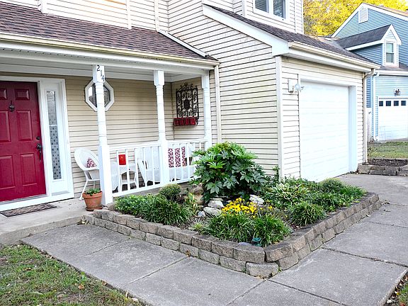 Beautiful front garden/porch