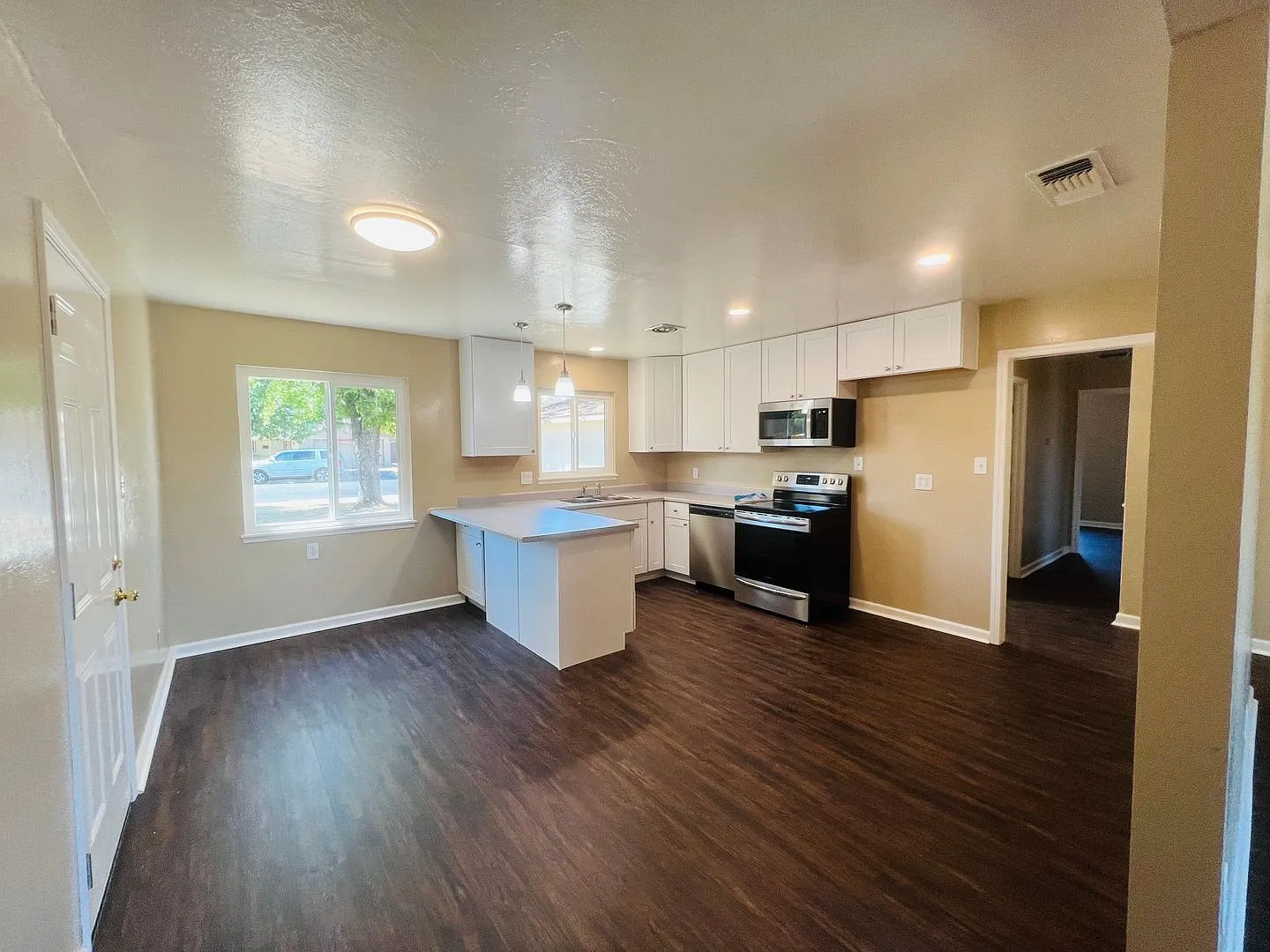 Cute 3 Bedroom Home! — Photo 3