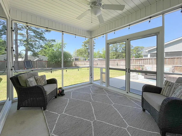 455 Aurora Pl — Photo 31