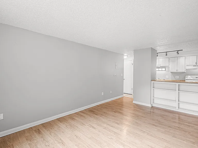 1280 Clayton St. Apartments — Photo 35