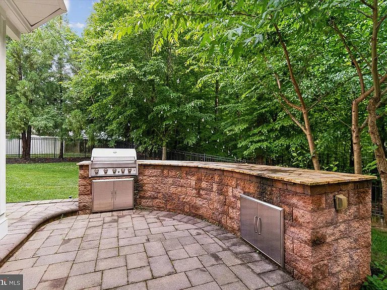 743 Seneca Dr — Photo 38