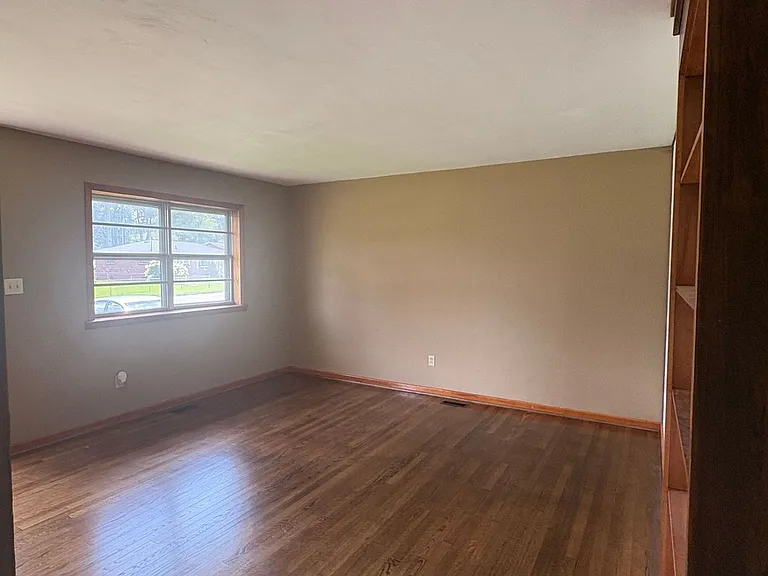 713 Willow Dr — Photo 4