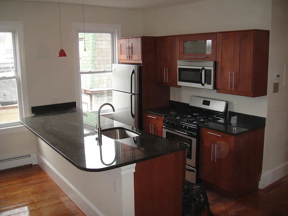 12 Wensley St #2L