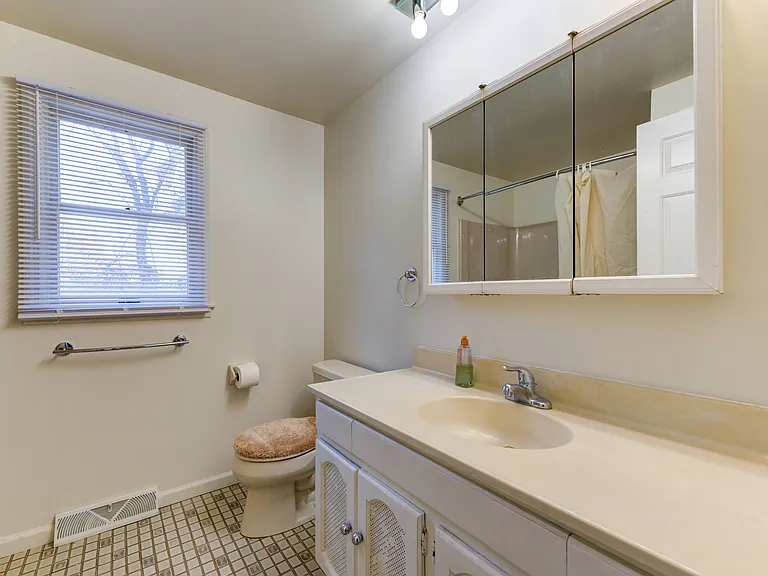 13 Cloverfield Dr — Photo 29