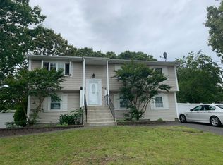 209 Mark Tree Rd, Centereach, NY 11720