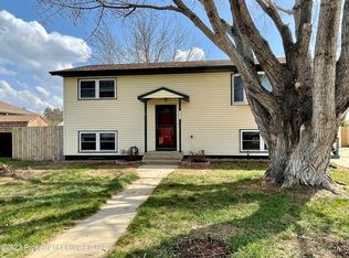 72 7th St SE, Dickinson, ND 58601
