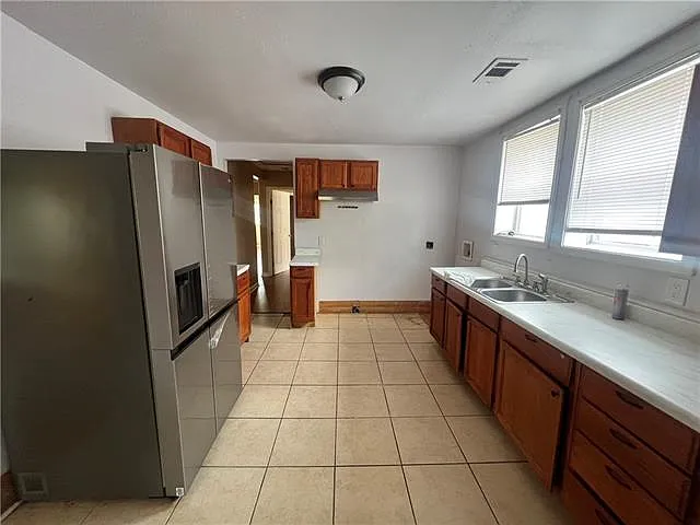 2739 Bay St #B — Photo 6