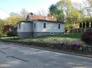 13 Morse Lake Rd, Bloomingdale, NJ 07403