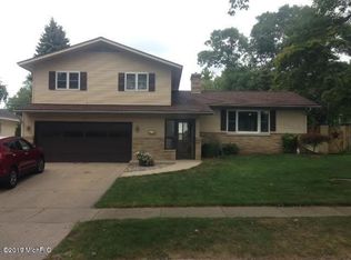 1520 Haverhill Rd, Muskegon, MI 49441