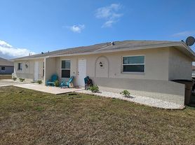 1010 NE 8th Pl, Cape Coral, FL
