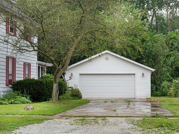 3rd image of 69115 Maple St